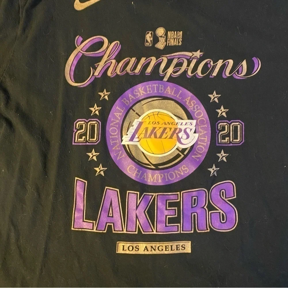 Classic Nike NBA Los Angeles Lakers 2020 Champions Men's T-Shirt Size La…